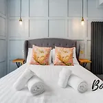 Grassmarket Luxury - Flat 1 3Br-2Ba - Free Parking By Bonjour Residences Edinburgh