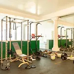 Central Bright 3 Bed Flat With Pool & Parking