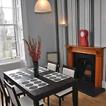 Parliament Sq Apt 12 Royal Mile