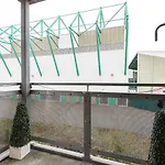 Modern Spacious 3 Bedroom City Centre Apartment - Free Parking - Private Balcony
