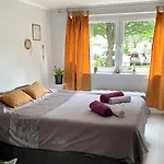 Stylish 2-Bed Apartment In Edinburgh City Centre