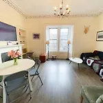 Open Plan 2 Bed Apt, Near Edinburgh Castle