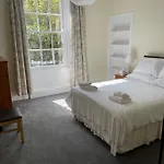 Central, Main Door Apartment, Spacious 2 Bedrooms- No Stairs