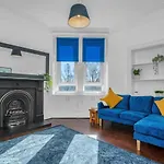 Spacious & Modern 1 Bedroom Flat - Near City Centre & Arthur Seat