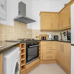 Spacious & Modern 1 Bedroom Flat - Near City Centre & Arthur Seat
