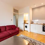 Cosy Quiet Traditional Top Floor Central Edinburgh Apartment With Stunning Views