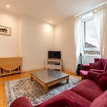 Cosy Quiet Traditional Top Floor Central Edinburgh Apartment With Stunning Views