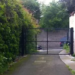 Stylish Georgian Garden Apartment + Secure Parking