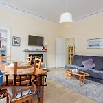 Beautiful 2Bed Ground-F Pitt St. Apartment