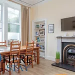 Beautiful 2Bed Ground-F Pitt St. Apartment