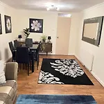 Spacious 2 Bedroom Apt - City Centre