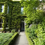 A-Haven Townhouse Hotel