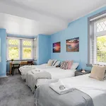 Lovely 3Bed House-Private Parking