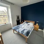 Newly Refurbished Central Flat