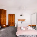 Specious Edinburgh Retreat With Famous Park Views