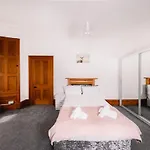 Specious Edinburgh Retreat With Famous Park Views