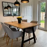 4 Bedrooms House With Garden