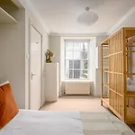 Retro New Town Garden Flat