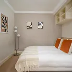Retro New Town Garden Flat