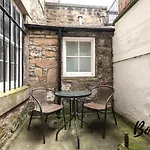 Montmartre Suite - New Town 3Br-3Ba Main Door - By Bonjour Residences Edinburgh