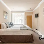 Montmartre Suite - New Town 3Br-3Ba Main Door - By Bonjour Residences Edinburgh