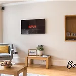 Montmartre Suite - New Town 3Br-3Ba Main Door - By Bonjour Residences Edinburgh