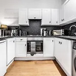 Cadet Suite - 2Br-1Ba - Newly Decorated! By Bonjour Residences Edinburgh