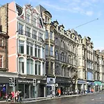 Stunning West End Central Hub