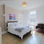 Cosy & Central Broughton 2Br Apt Near City Centre