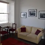 Edina Place -Lovely Central One Bedroom Apartment