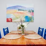 Edinburgh Central 2-Bedroom Old Town Apartment