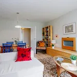 Edinburgh Central 2-Bedroom Old Town Apartment