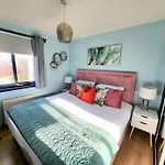 Harrismith Place Apartment By Sensational Stay Short Lets & Serviced Accommodation With Free Parking & Wi-Fi