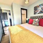Harrismith Place Apartment By Sensational Stay Short Lets & Serviced Accommodation With Free Parking & Wi-Fi