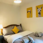 Spacious City Centre Flat Free Parking& Superfast Wifi