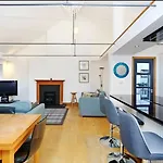 Cozy Mezzanine Apartment In Edinburgh\'S Old Town