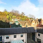 Cozy Mezzanine Apartment In Edinburgh\'S Old Town
