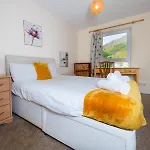 Fab Arthur Seat Views, Old Town Apartment