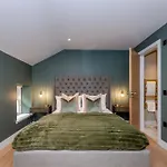 Dragon Suites - City Centre 2 Bed Luxury Mews House