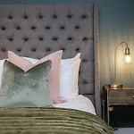 Dragon Suites - City Centre 2 Bed Luxury Mews House