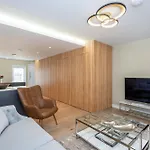Dragon Suites - City Centre 2 Bed Luxury Mews House