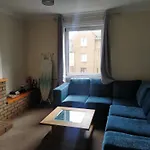 Self Catering 2 Bedroom Flat, Frequent Buses, 1-Minute Walk To Bus Stop, 20 Minutes To City Center