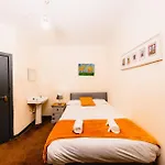 In Old Town, Cozy 4 Bedroom Flat