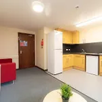 Joivy Economy 4 And 5 Bed Flats, Close To Old Town And Royal Mile - Adults Only