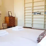 Spacious 2-Bedroom Georgian Edinburgh City Apartment