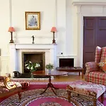 Spacious 2-Bedroom Georgian Edinburgh City Apartment