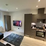 Contemporary Flat In Prime City Centre