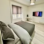 Contemporary Flat In Prime City Centre