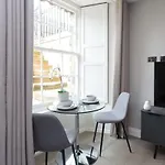Dragon Suites - Edinburgh City Centre 1 Bed Apartment