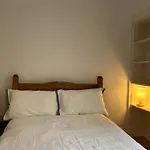 Spacious Boutique Two-Bedroom Apartment Next To The Castle